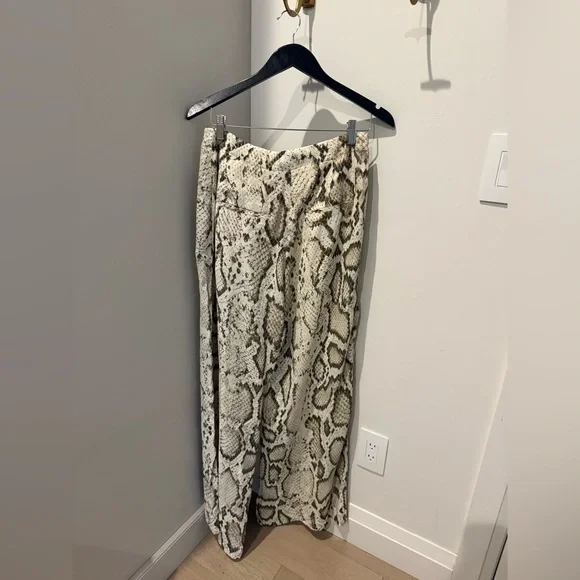 Zara - Wide leg flowy snake print trousers - Picture 4 of 5